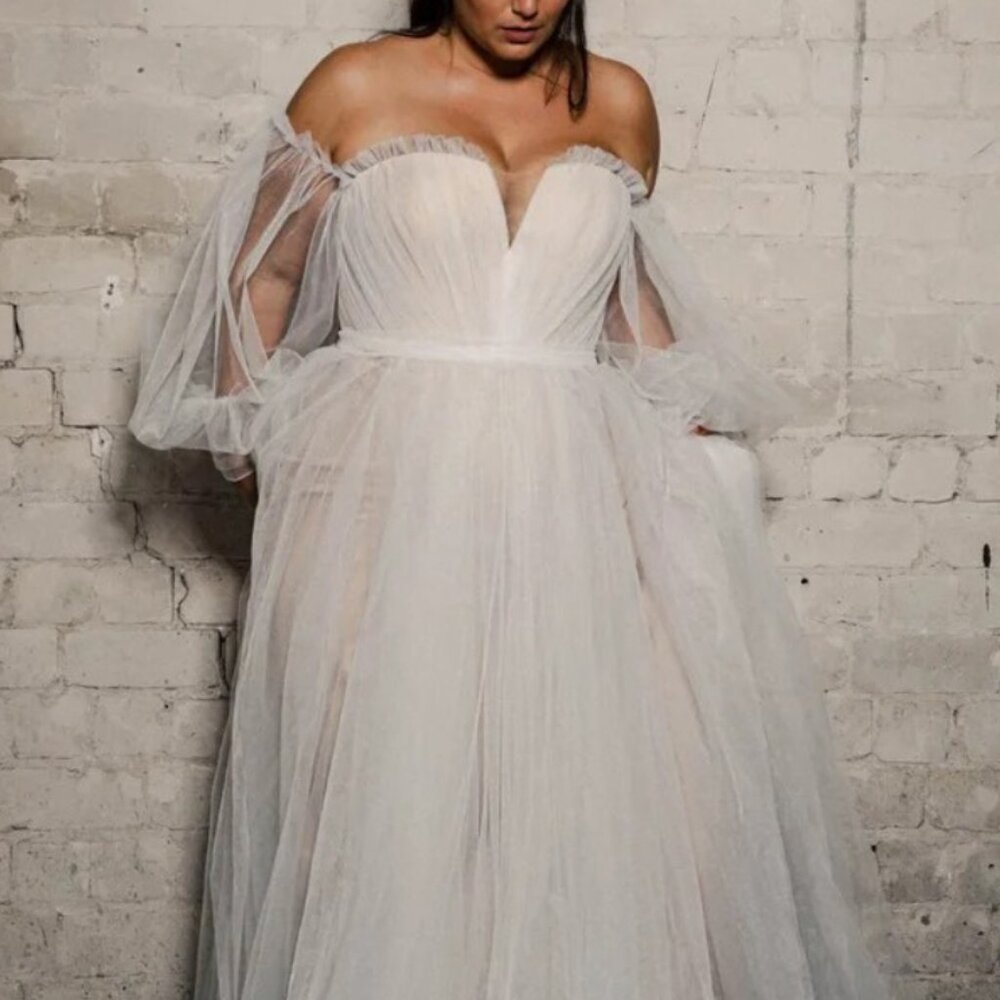 Brand New Studio Levana Tamia Sparkly Wedding Dress